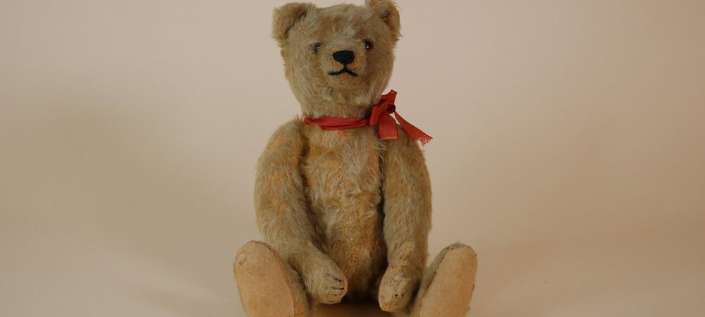 The Enduring Allure of Vintage Teddy Bears: A Journey Through Time and Cuddles